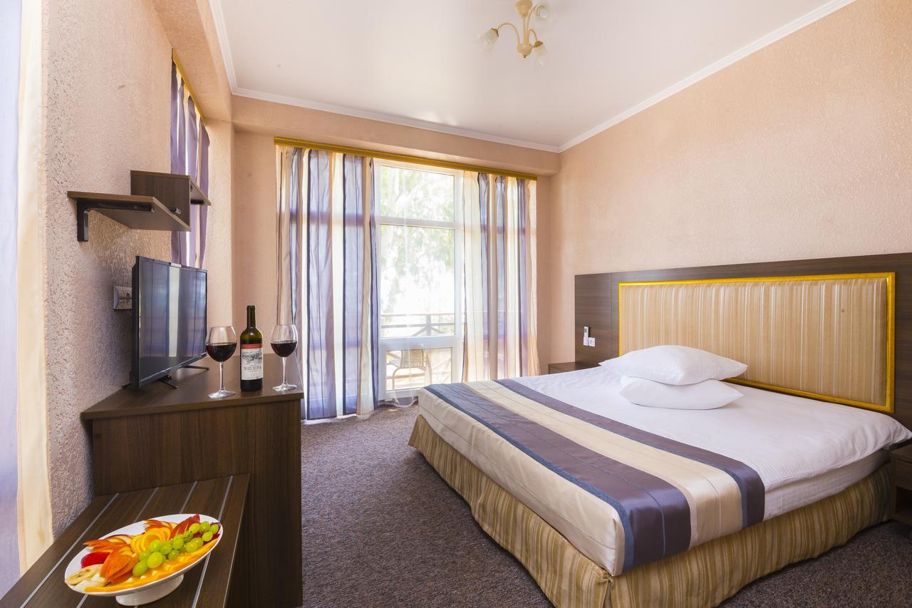 Napra Hotel Tsandrypsh Bagian luar foto