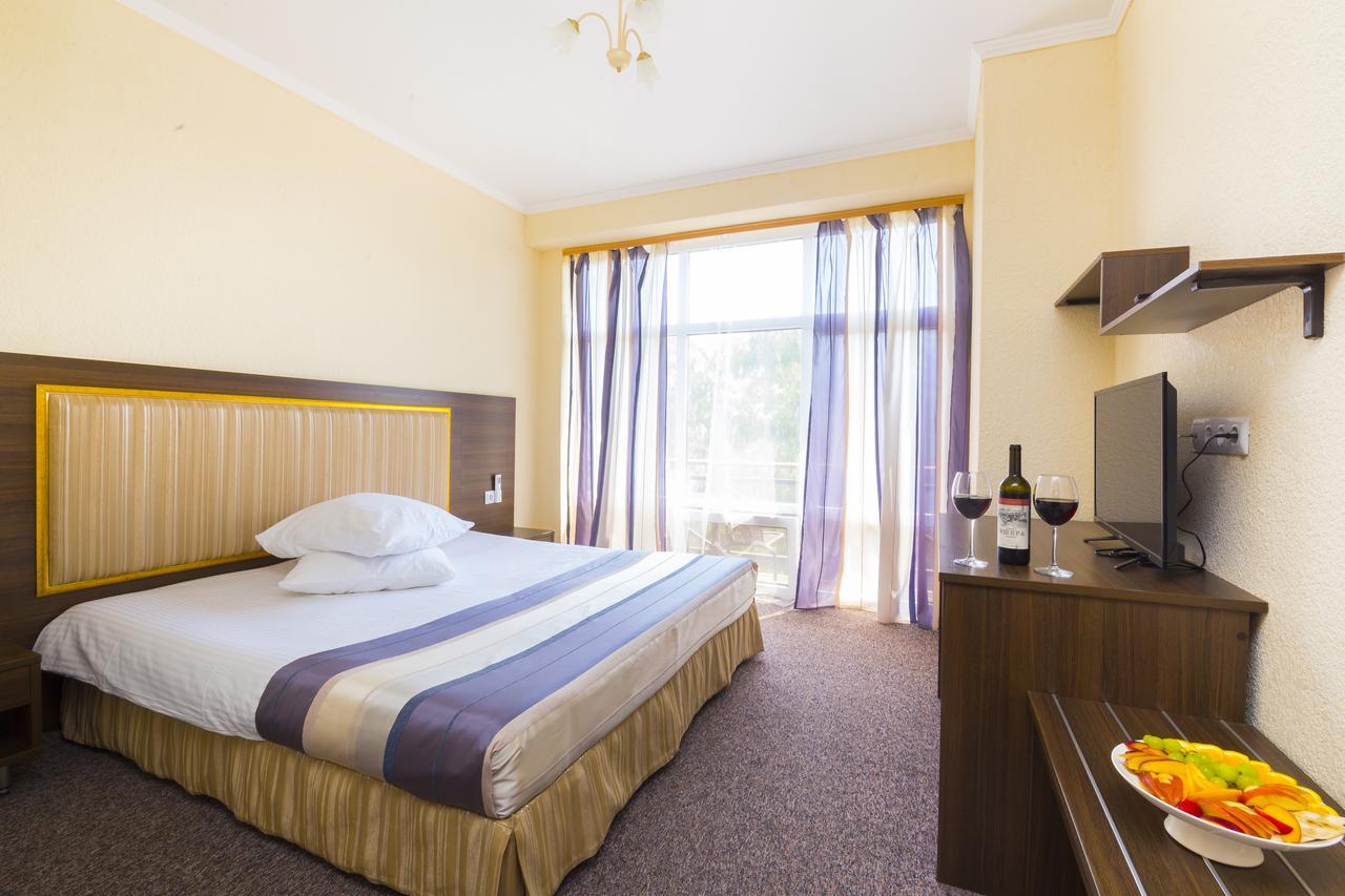 Napra Hotel Tsandrypsh Bagian luar foto