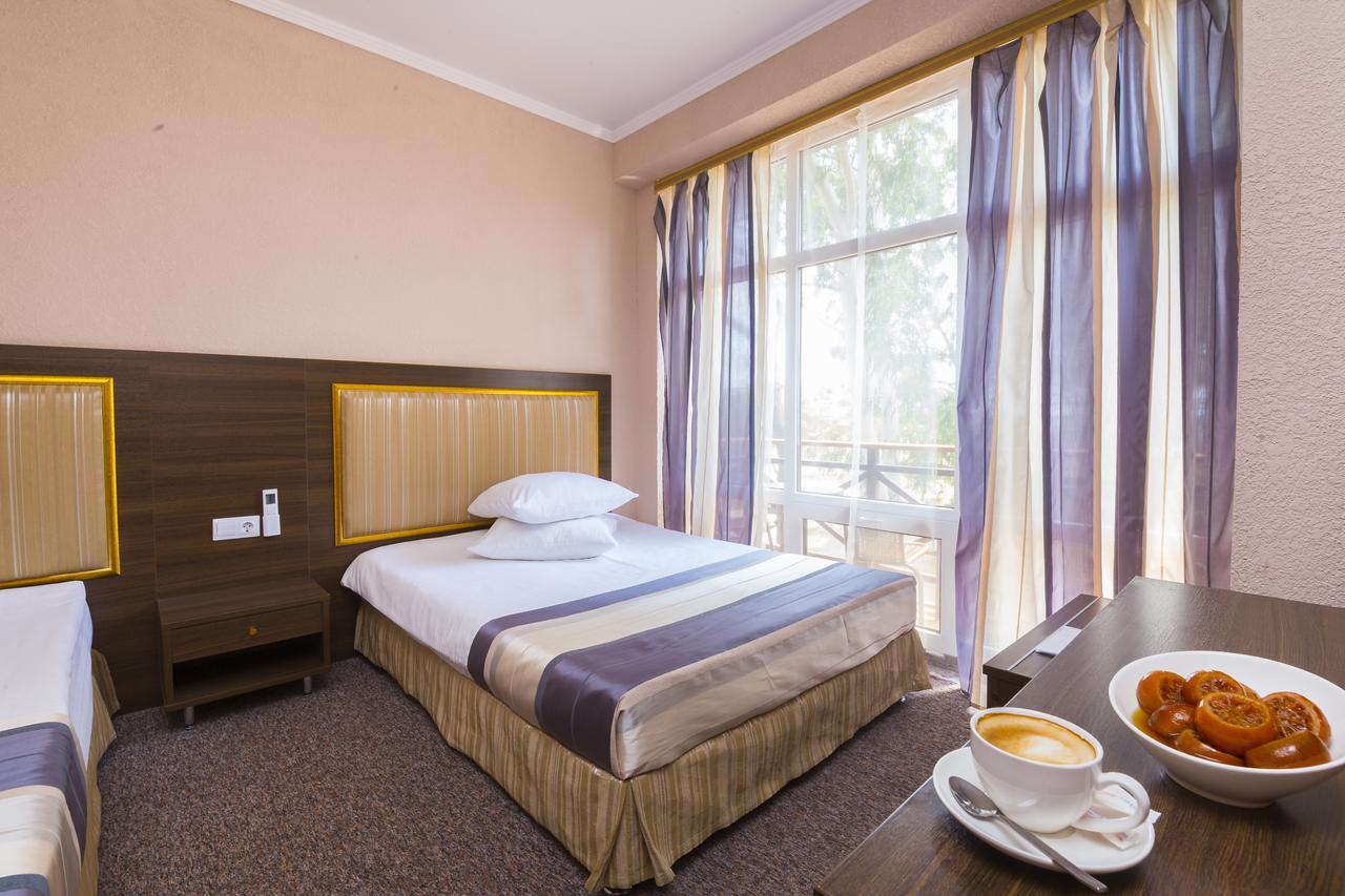 Napra Hotel Tsandrypsh Bagian luar foto