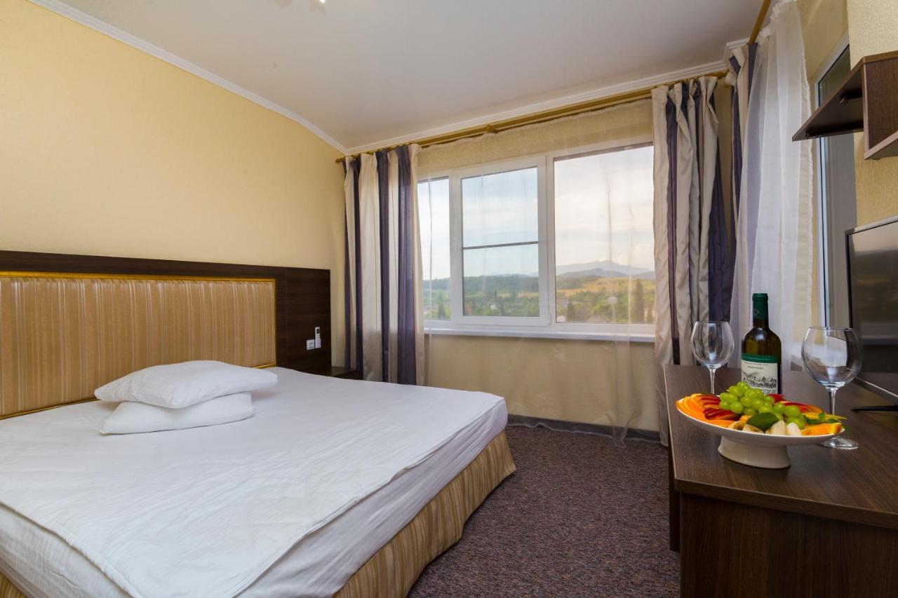 Napra Hotel Tsandrypsh Bagian luar foto